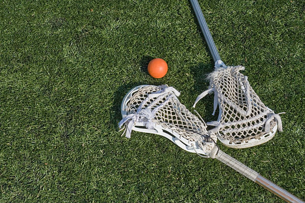 lacrosse stix und ball - lacrosse stock-fotos und bilder