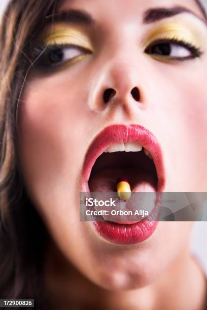 Farmaci - Fotografie stock e altre immagini di Adulto - Adulto, Antibiotico, Antidolorifico