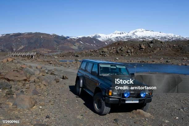 Jeep In Island Stockfoto und mehr Bilder von Geländewagen - Geländewagen, Fluss, Vierradantrieb