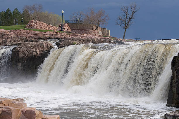 istock Sioux Falls South Dakota Waterfalls 172901184