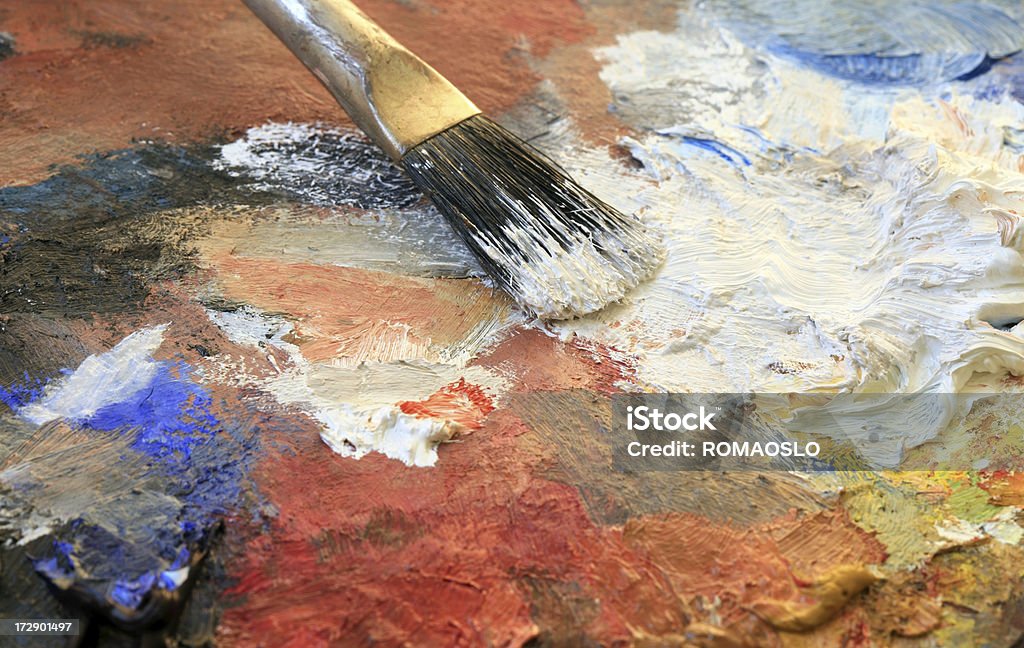Pędzel do malowania z farb olejnych w klasycznym Paleta - Zbiór zdjęć royalty-free (Artysta)