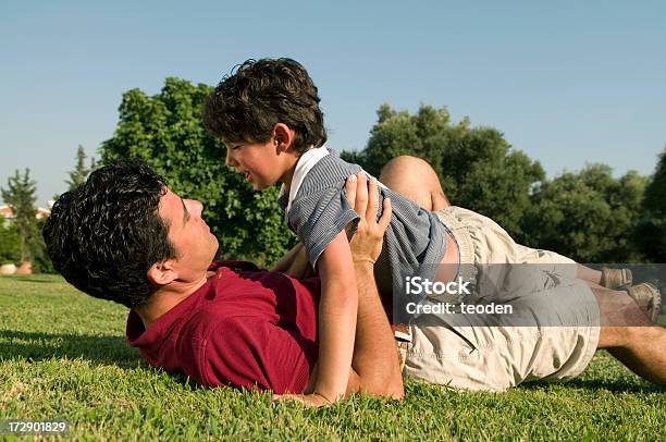 Família - Fotografias de stock e mais imagens de Adulto - Adulto, Amor, Ao Ar Livre