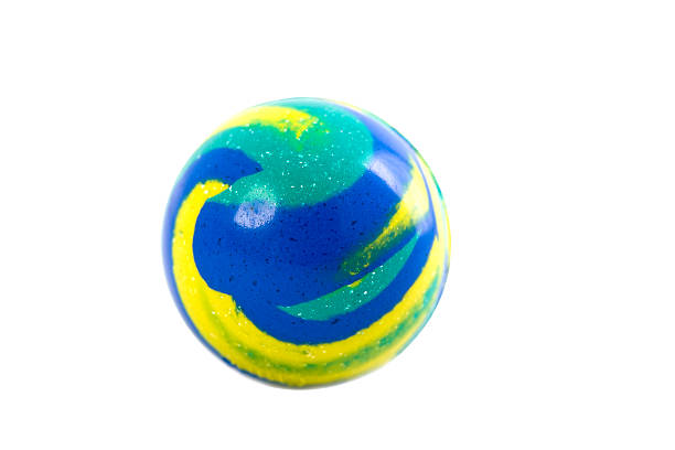 palla gonfiabile in gomma con clipping path - bouncy ball foto e immagini stock