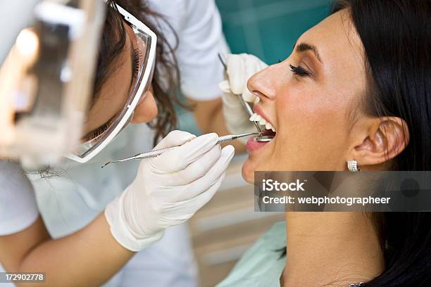 Foto de No Dentista e mais fotos de stock de 30 Anos - 30 Anos, Aberto, Adulto