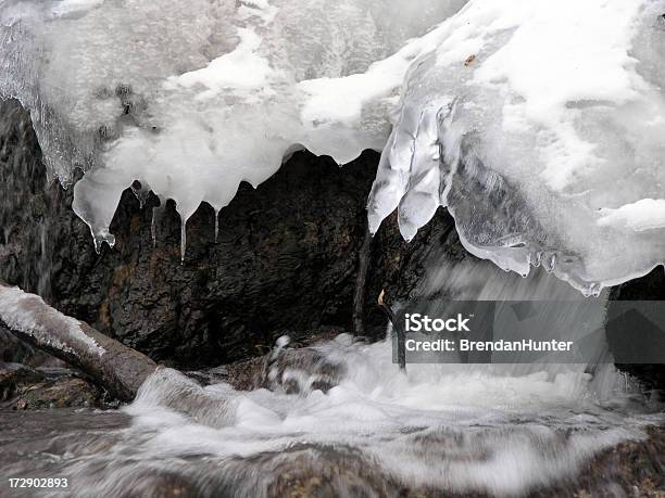 Gefrorenewasserfall Stockfoto und mehr Bilder von Bach - Bach, Bildhintergrund, Cool und Lässig