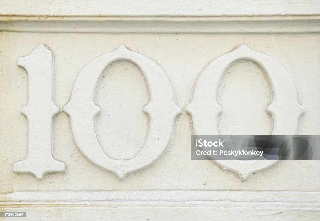 Majestueux vieux de cent sur blanc - Photo de Blanc libre de droits