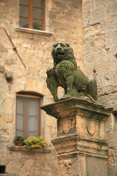 istock Stone Lion in Volterra, Tuscany Italy 172903695