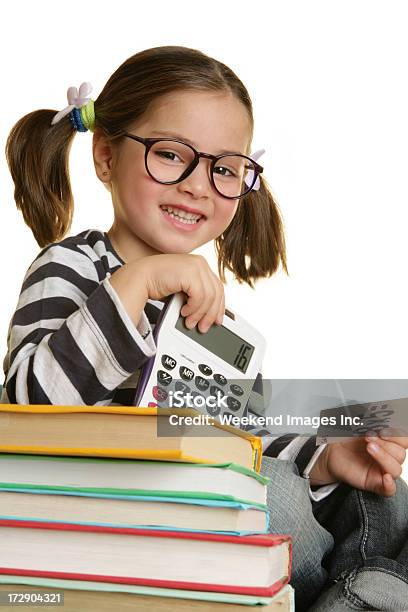 Little Estudiante De Foto de stock y más banco de imágenes de Calculadora - Calculadora, Etnia Latinoamericana, Fondo blanco