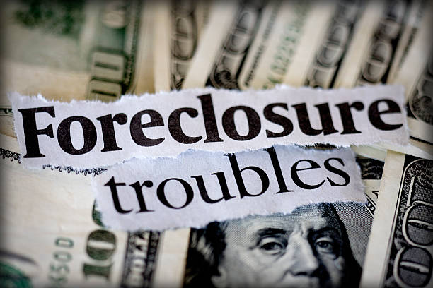 foreclosures - one hundred dollar bill finance focus macro imagens e fotografias de stock