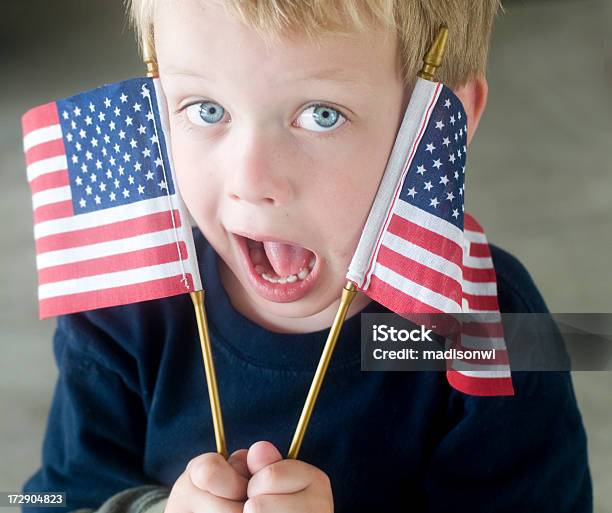 懐かしいアメリカ国旗の少年 - アメリカ合衆国のストックフォトや画像を多数ご用意 - アメリカ合衆国, アメリカ国旗, アメリカ文化