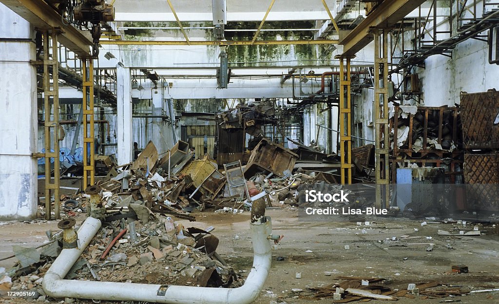 Abandonado fábrica - Foto de stock de Abandonado libre de derechos