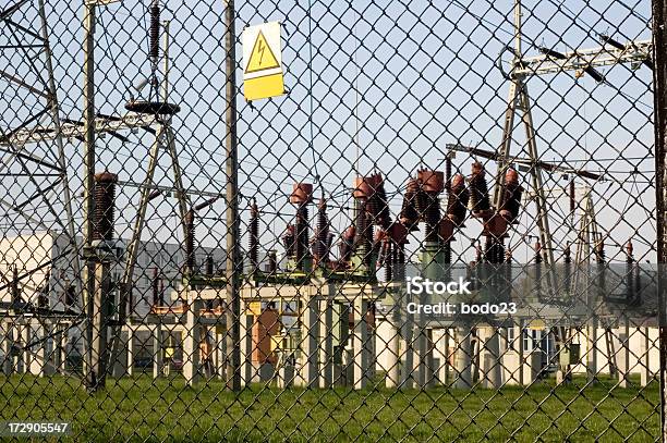 Manter Fora Electric Dispositivo - Fotografias de stock e mais imagens de Alta Voltagem - Alta Voltagem, Amarelo, Arame