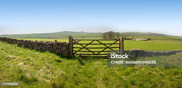Farm Stockfoto und mehr Bilder von Agrarbetrieb - Agrarbetrieb, Tor - Konstruktion, Zaun