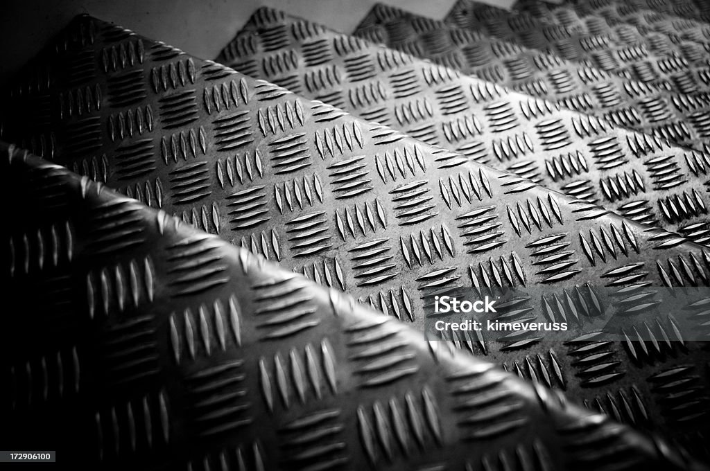 階段のモダンな鉄鋼産業用 - 縞鋼板のロイヤリティフリーストックフォト