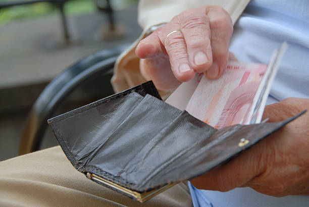 istock money in the purse 172906970