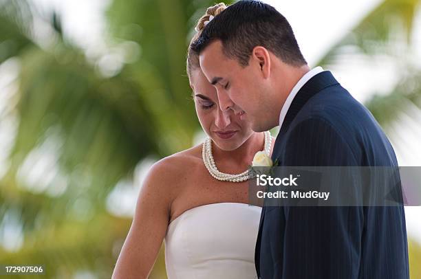 Hochzeitgebet Stockfoto und mehr Bilder von Beten - Beten, Frauen, Strand