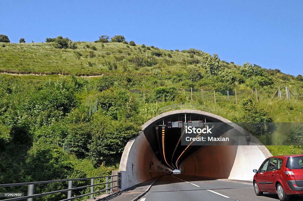 Tunnel routier - Photo de Affaires libre de droits