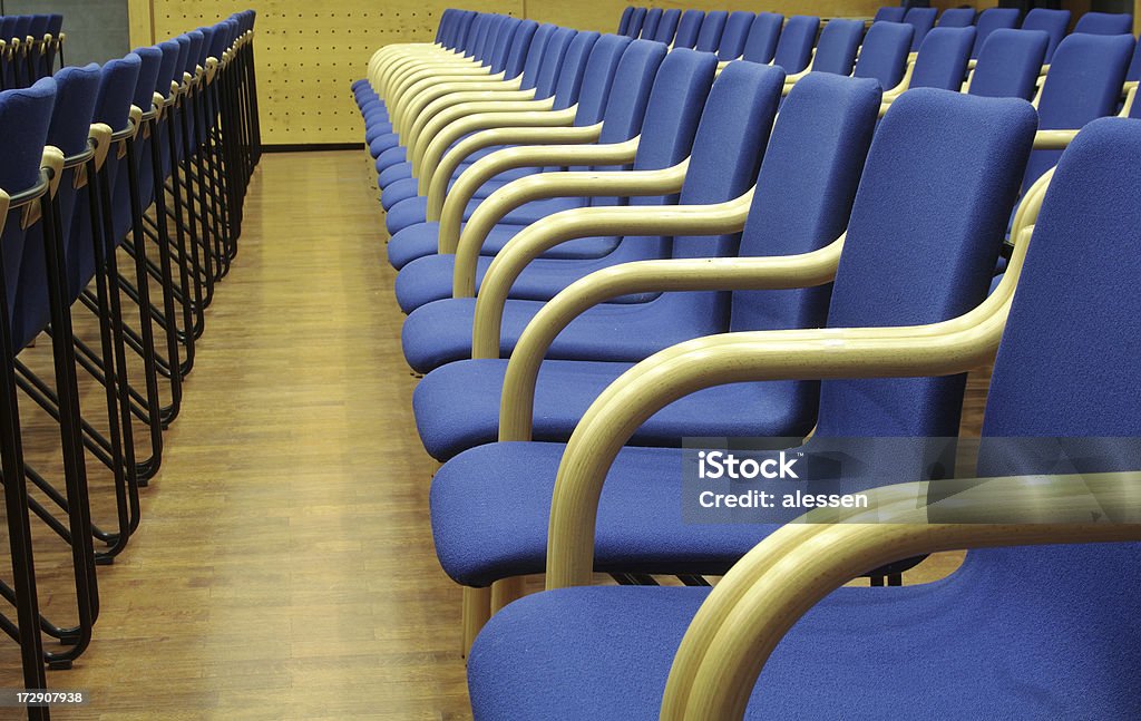 椅子を列 - からっぽのロイヤリティフリーストックフォト