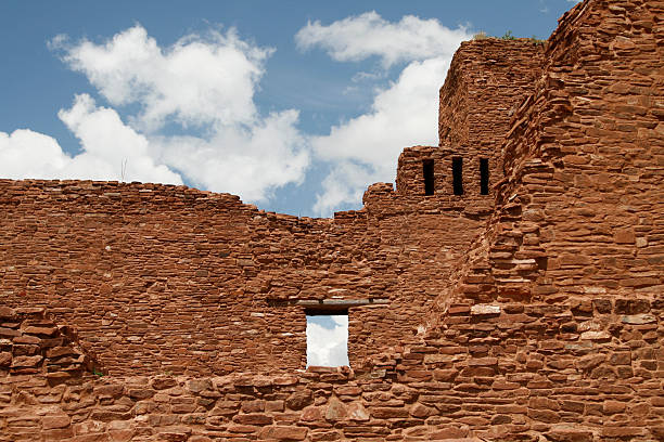 ruínas quarai monumento nacional de salinas pueblo - window brick wall north american tribal culture building exterior imagens e fotografias de stock