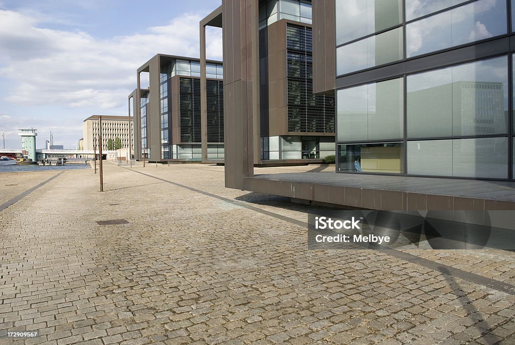 Edificios modernos - Foto de stock de Bloque de Oficinas libre de derechos