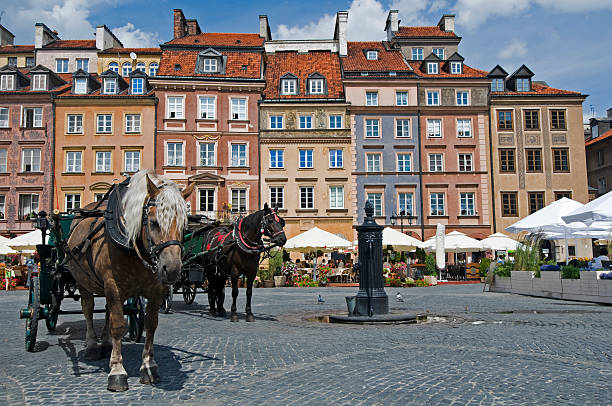 istock Waiting for passengers - Warsaw's Old Town Square 172909973