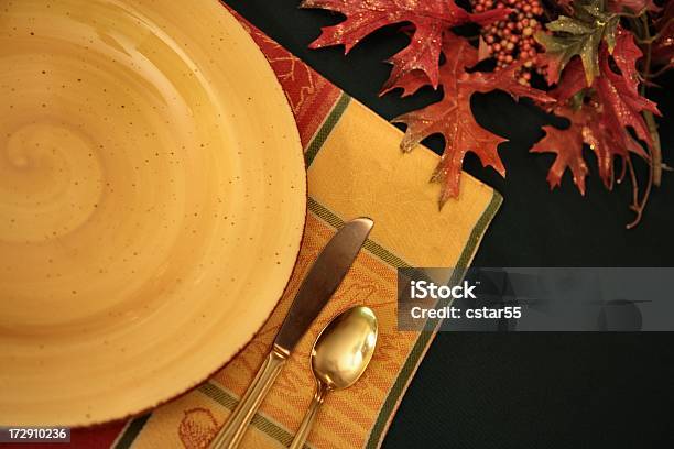 Photo libre de droit de Automne Table Série banque d'images et plus d'images libres de droit de Assiette - Assiette, Automne, Couleur verte