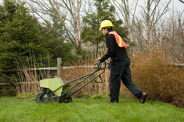 istock Landscaper/Lawn Care Worker 172910918