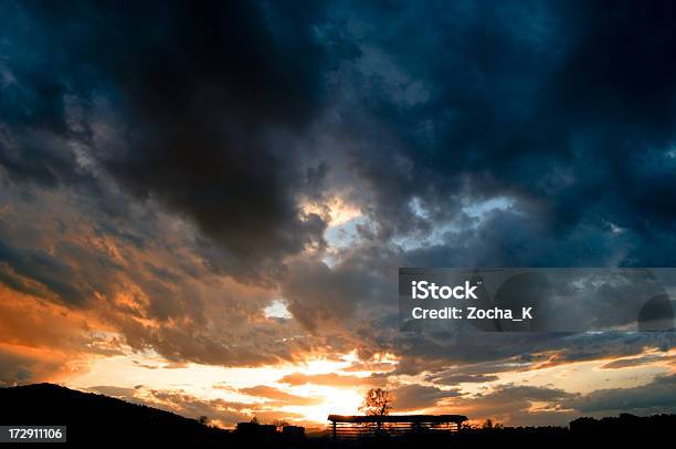 Po Storm - zdjęcia stockowe i więcej obrazów Chmura burzowa - Chmura burzowa, Ciemny, Światło słoneczne