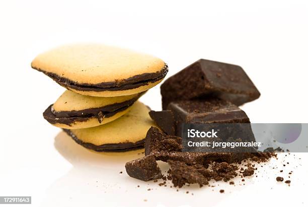 Foto de Delicioso Chocolate Com Biscoitos e mais fotos de stock de Amarrotado - Amarrotado, Assado no Forno, Barra de Chocolate