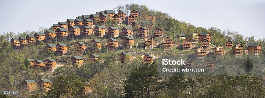 Cabanas de madeira multidão de uma montanha - Foto de stock de Montanhas Great Smoky royalty-free
