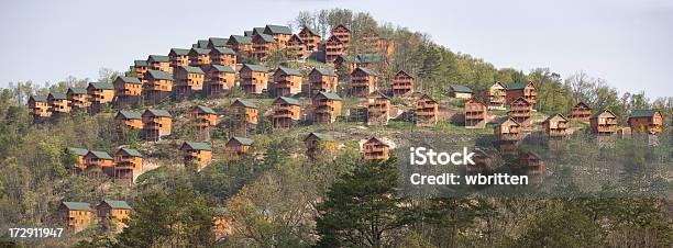 Foto de Cabanas De Madeira Multidão De Uma Montanha e mais fotos de stock de Montanhas Great Smoky - Montanhas Great Smoky, Casa, Agressão