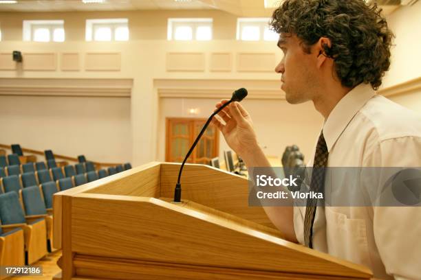 Discurso - Fotografias de stock e mais imagens de Orador Público - Orador Público, Preparação, Aluno da Universidade