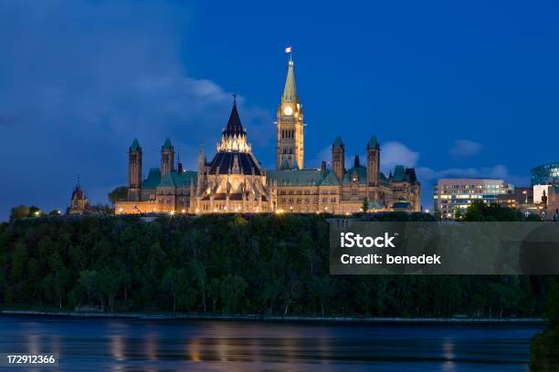 Ottawa Al Atardecer Parlamento Foto de stock y más banco de imágenes de Anochecer - Anochecer, Arquitectura, Azul