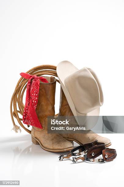 Cowboy Accessori Cappello Scarpe Cilindrici Corda Bandana Isolato Su Bianco - Fotografie stock e altre immagini di Bandana - Accessorio da portare al collo