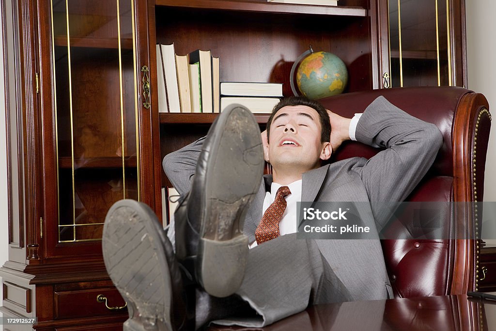 Dormir no trabalho - Foto de stock de Adulto royalty-free