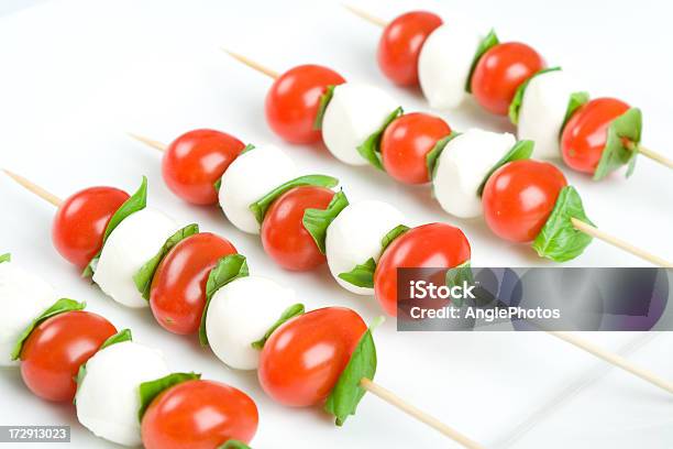 Gesunde Essen Stockfoto und mehr Bilder von Capresesalat - Capresesalat, Bratspieß, Holzstock