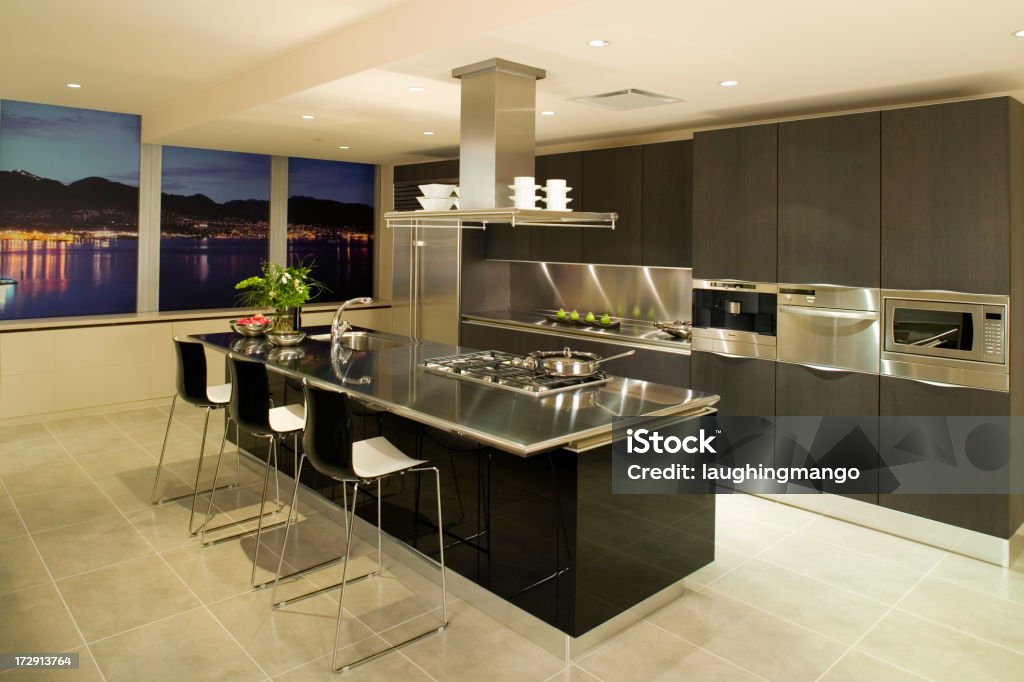 Condomínio moderna cozinha do apartamento - Foto de stock de Aço Inoxidável royalty-free