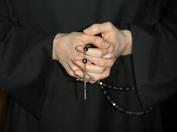 ノートルダム・デュ・ロゼール - nun catholicism praying women ストックフォトと画像