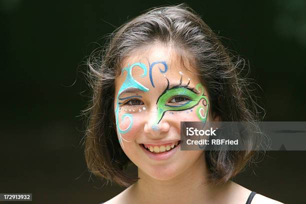 Foto de Garota Com Pintura De Rosto e mais fotos de stock de Adolescente - Adolescente, Adolescentes Meninas, Adolescência