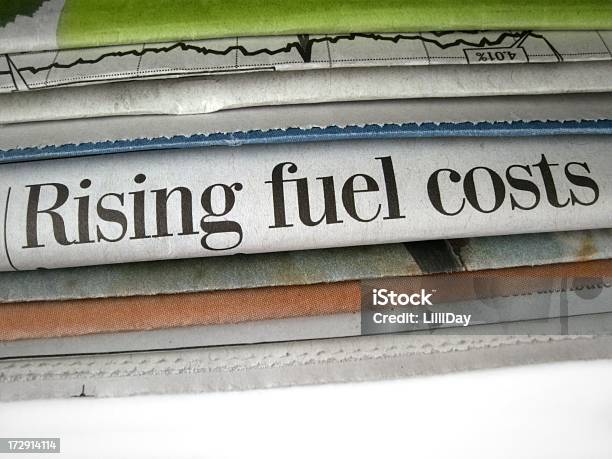 Поднимаясь Затраты На Топливо — стоковые фотографии и другие картинки Цены на бензин - Цены на бензин, Газета, Рост
