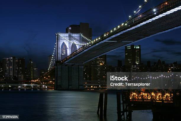 Brooklyn Bridge Nocą - zdjęcia stockowe i więcej obrazów Nowy Jork - Nowy Jork, Restauracja, Stan Nowy Jork