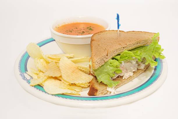 sopa y un sándwich - sandwich salad chicken chicken salad fotografías e imágenes de stock