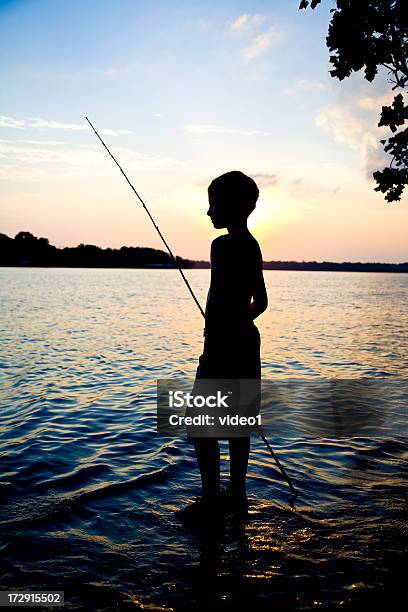 Guerreiro Jovem - Fotografias de stock e mais imagens de Pesca - Pesca, Ao Ar Livre, Associação de Escoteiros