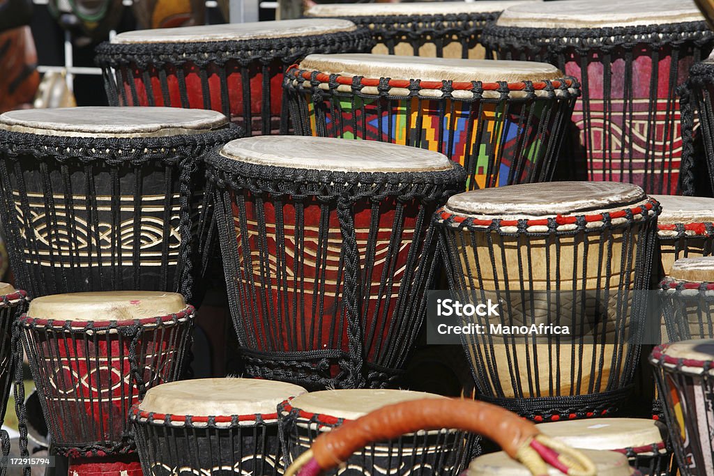 Djembe tamburi paesaggio - Foto stock royalty-free di Sisal
