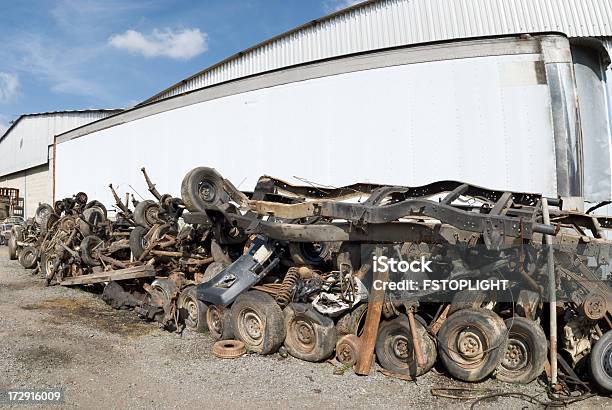 Vendita Di Utilizzare Parti Di Ricambio - Fotografie stock e altre immagini di Arrugginito - Arrugginito, Attrezzatura, Automobile