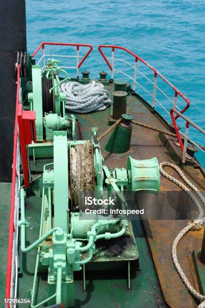 Cuerdas En Un Barco Foto de stock y más banco de imágenes de Agua - Agua, Aire libre, Anticuado