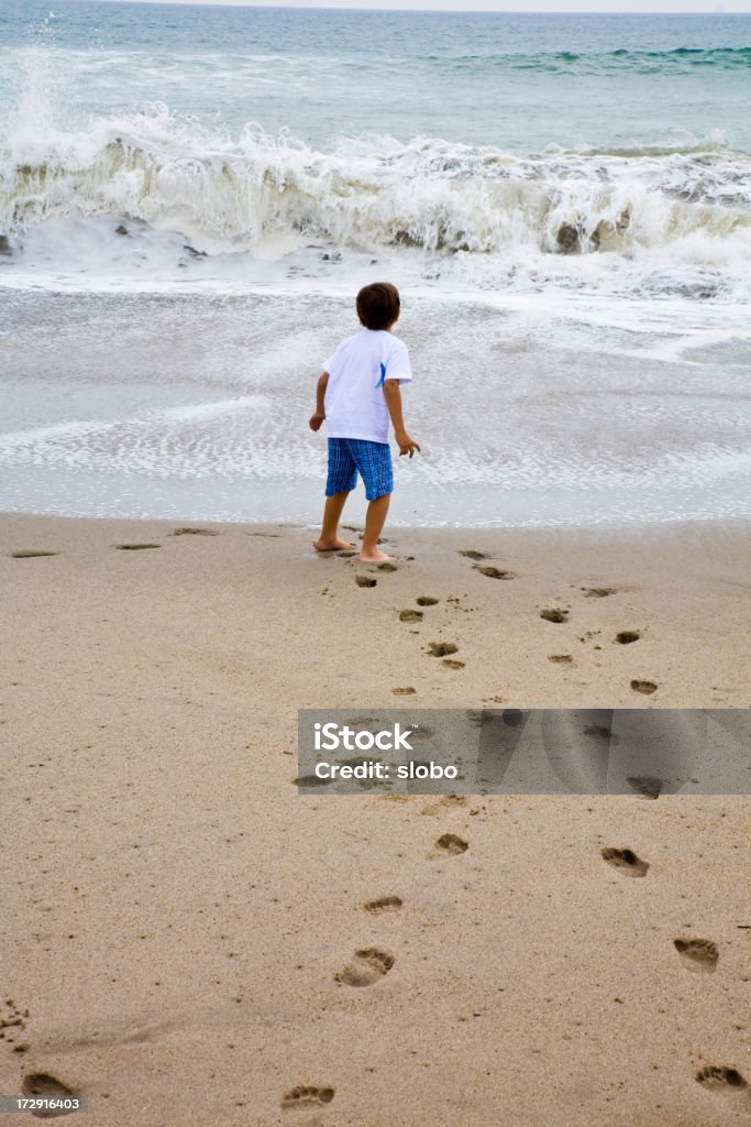 Cammina verso l'oceano - Foto stock royalty-free di Acqua