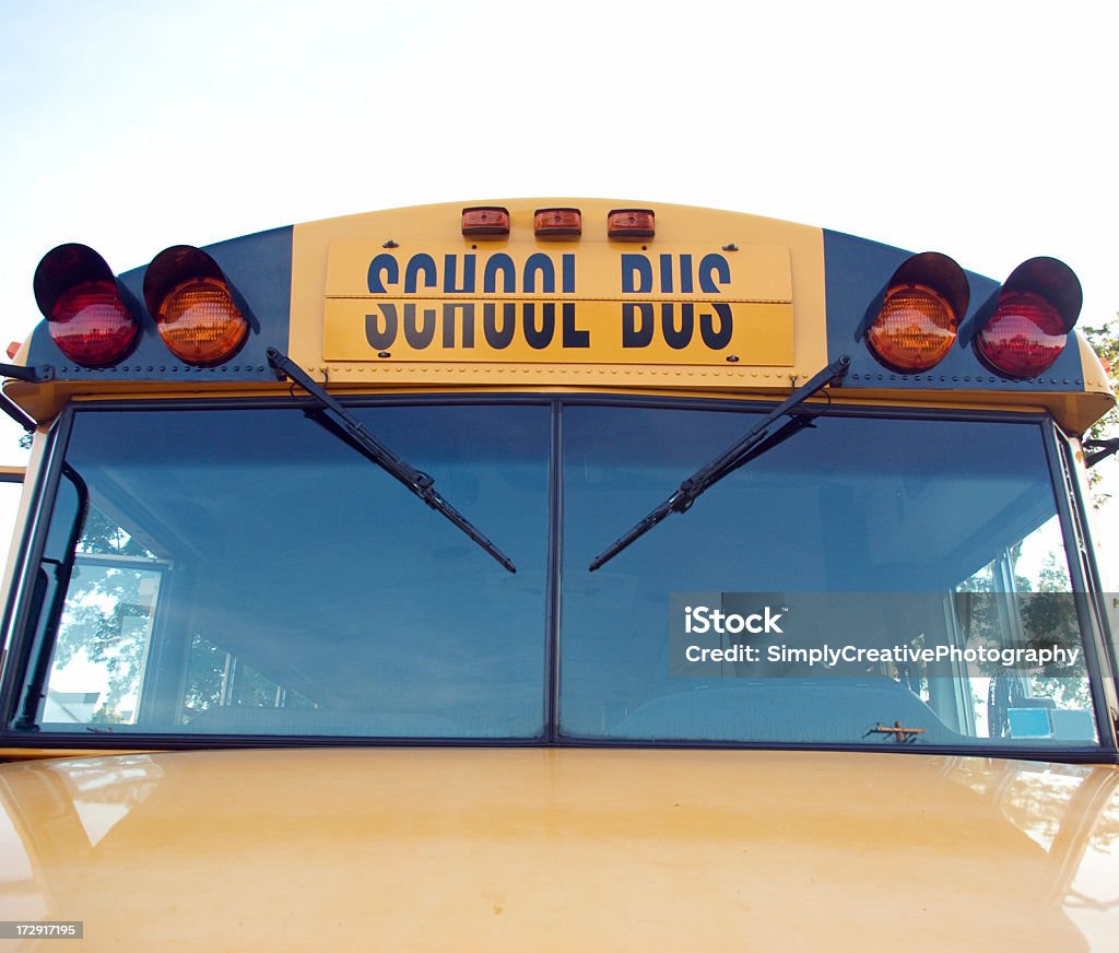 Школьный автобус Windwhield - Стоковые фото Автобус роялти-фри