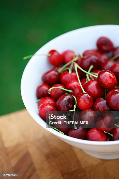 Cerezas Foto de stock y más banco de imágenes de Antioxidante - Antioxidante, Asistencia sanitaria y medicina, Cereza