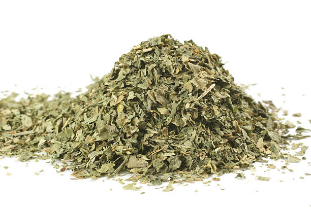istock pile of dried parsley flakes 172917580